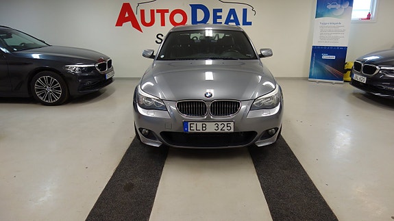 BMW 523i 2 of 5