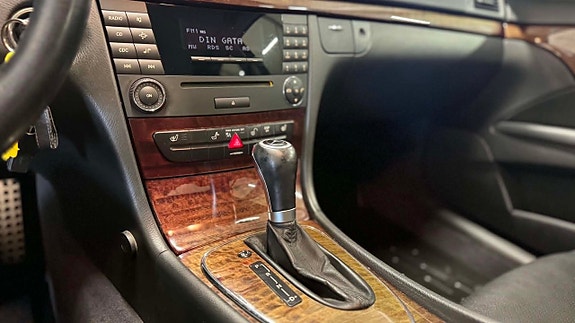 Mercedes-Benz E200 21 of 30
