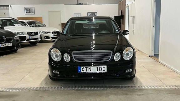 Mercedes-Benz E200 3 of 5