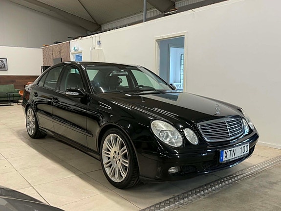 Mercedes-Benz E200 2 of 5