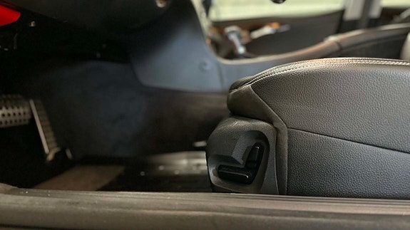 Mercedes-Benz E200 12 of 30