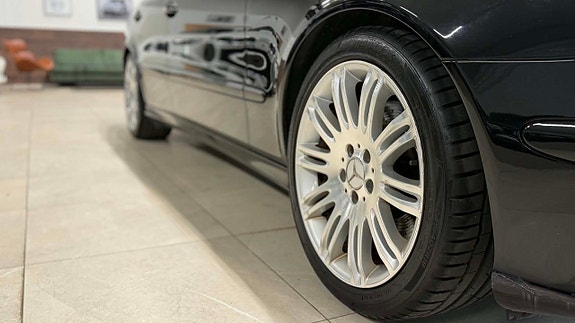 Mercedes-Benz E200 19 of 30