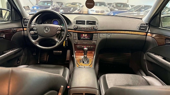 Mercedes-Benz E200 22 of 30