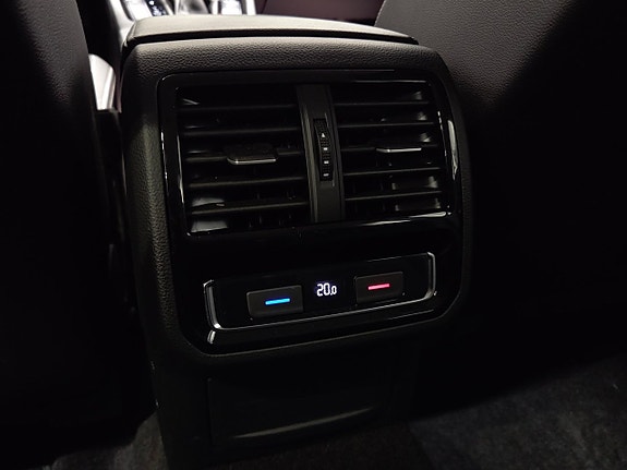 Volkswagen Passat 24 of 24