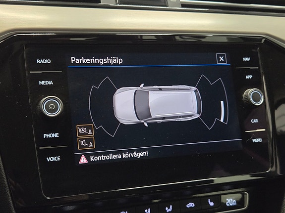 Volkswagen Passat 21 of 24