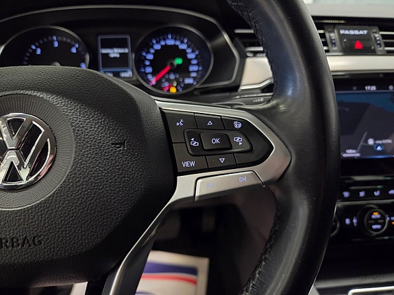 Volkswagen Passat 16 of 24