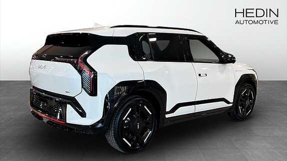 Kia EV3 2 of 12