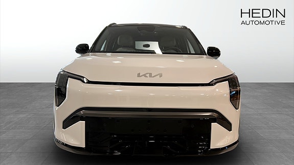 Kia EV3 8 of 12