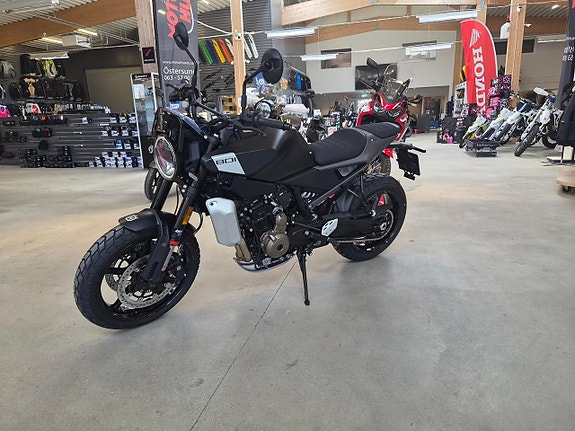 Husqvarna SVARTPILEN 801 -24 2 of 3
