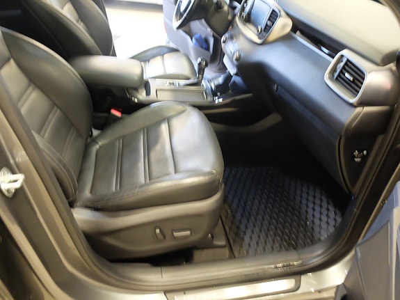 Kia Sorento 11 of 15