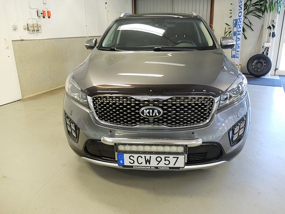 Kia Sorento 2 of 15