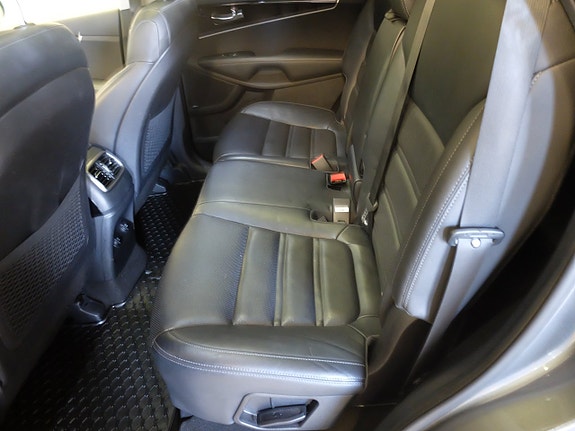 Kia Sorento 9 of 15