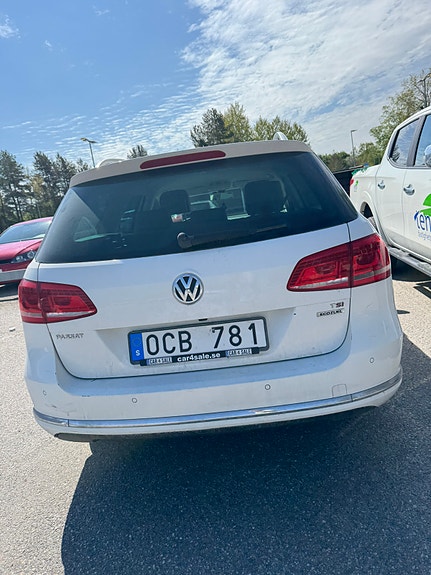 Volkswagen Passat 2 of 5
