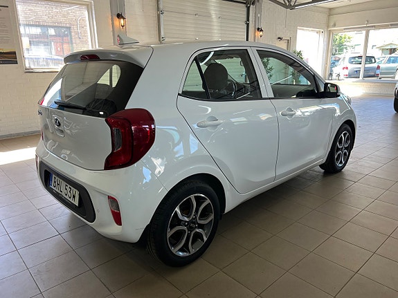 Kia Picanto 7 of 13