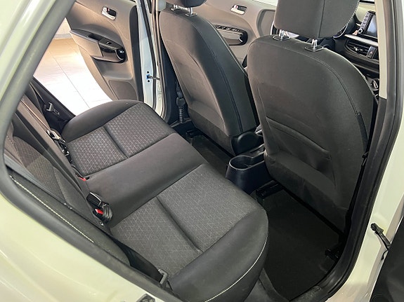 Kia Picanto 10 of 13