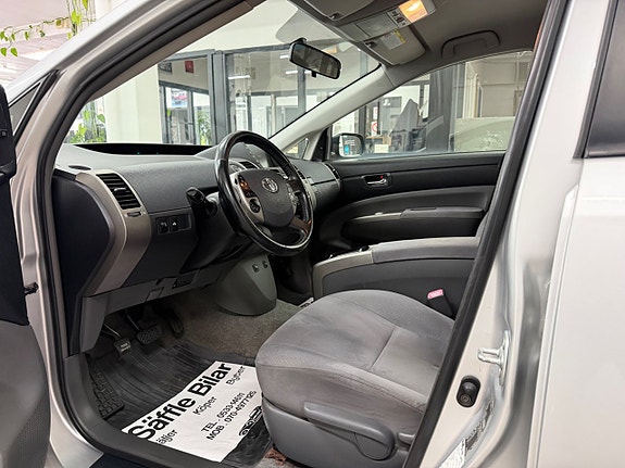 Toyota Prius 18 of 25