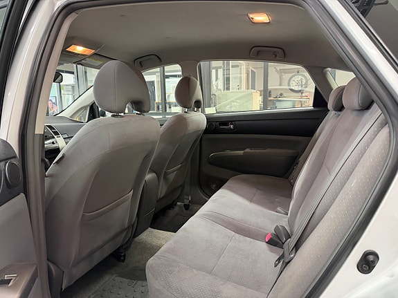 Toyota Prius 16 of 25