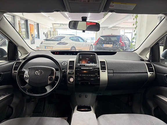 Toyota Prius 15 of 25