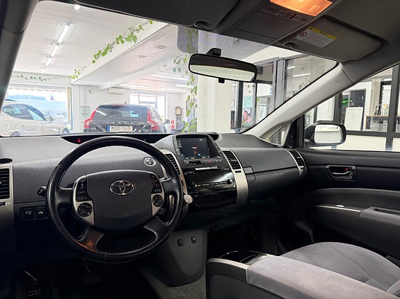 Toyota Prius 17 of 25