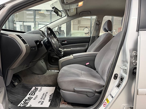 Toyota Prius 19 of 25