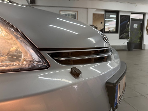 Toyota Prius 7 of 25