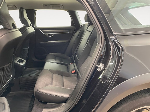 Volvo V90 Cross Country 10 of 16