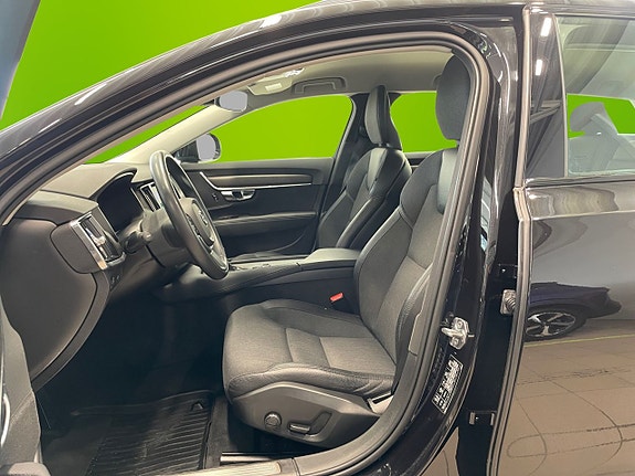 Volvo V90 Cross Country 9 of 16