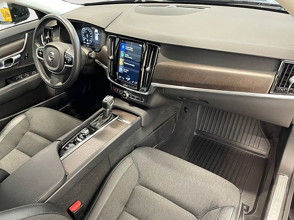 Volvo V90 Cross Country 12 of 16