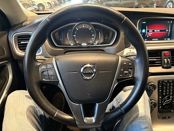 Volvo V40 Cross Country 13 of 16