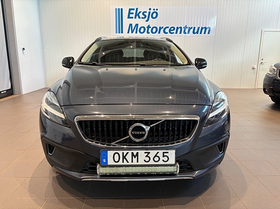 Volvo V40 Cross Country 2 of 5