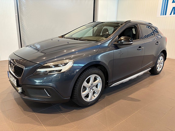Volvo V40 Cross Country 3 of 5