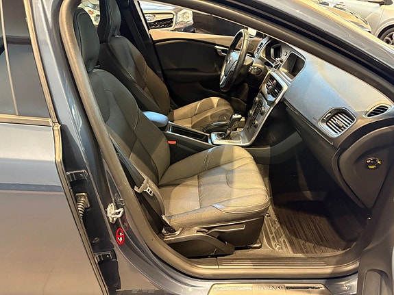 Volvo V40 Cross Country 11 of 16