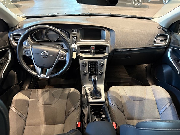 Volvo V40 Cross Country 10 of 16