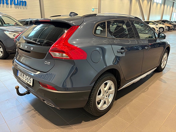 Volvo V40 Cross Country 8 of 16