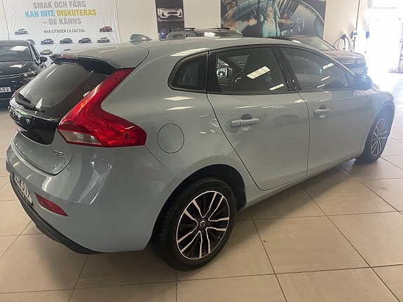 Volvo V40 4 of 5