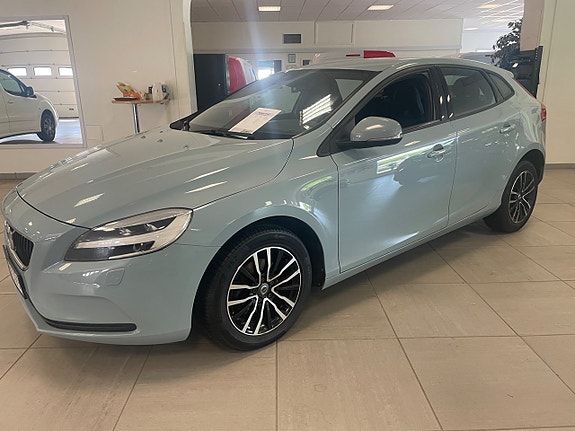 Volvo V40 2 of 5