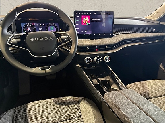 Skoda Superb 2 of 5