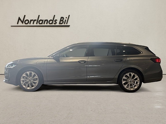 Skoda Superb 6 of 9