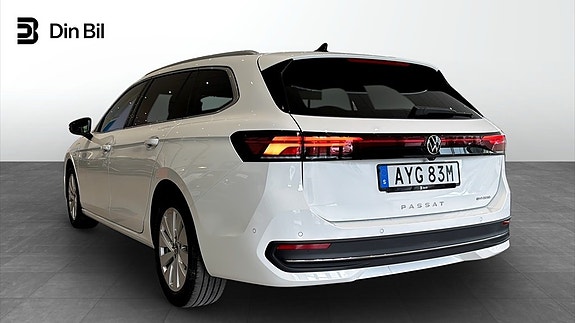 Volkswagen Passat 11 of 14