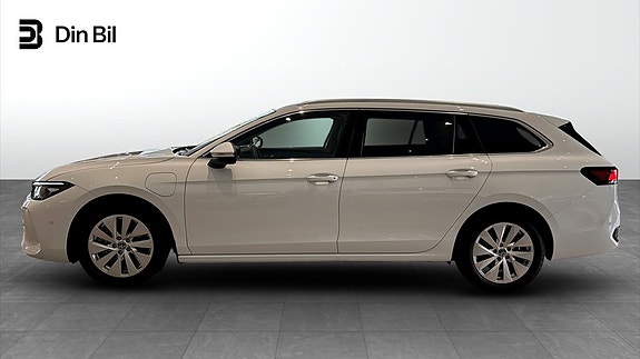 Volkswagen Passat 10 of 14