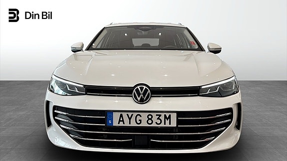 Volkswagen Passat 12 of 14