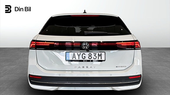 Volkswagen Passat 13 of 14