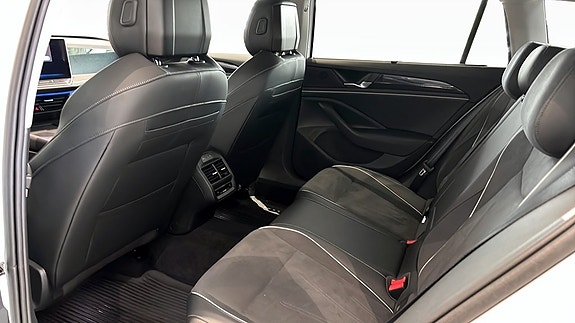 Volkswagen Passat 6 of 14