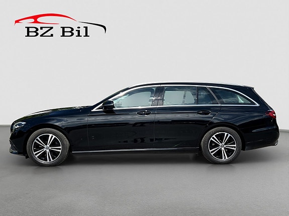 Mercedes-Benz E220 2 of 5