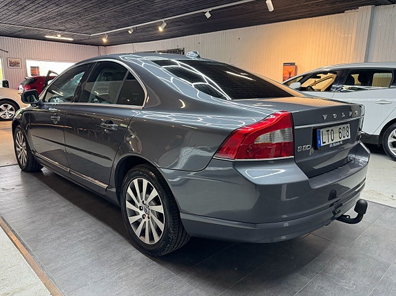 Volvo S80 4 of 5