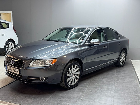 Volvo S80 3 of 5
