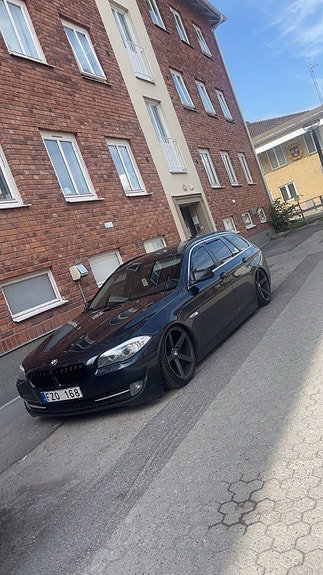 BMW 520d 2 of 5