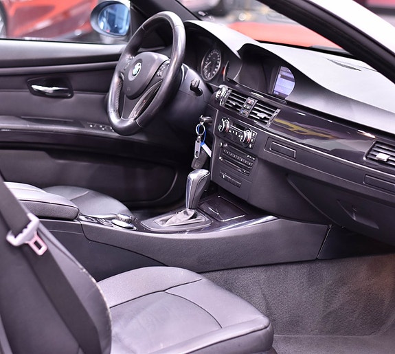BMW 330d 13 of 14