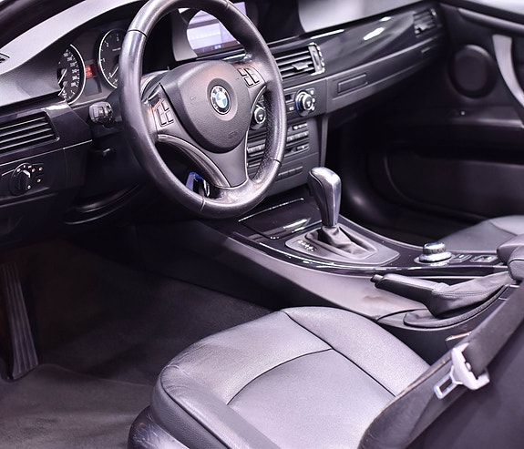 BMW 330d 11 of 14