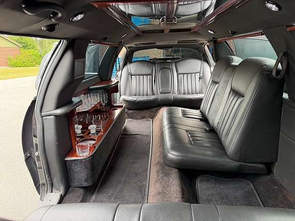 Lincoln Town Car 11 of 12